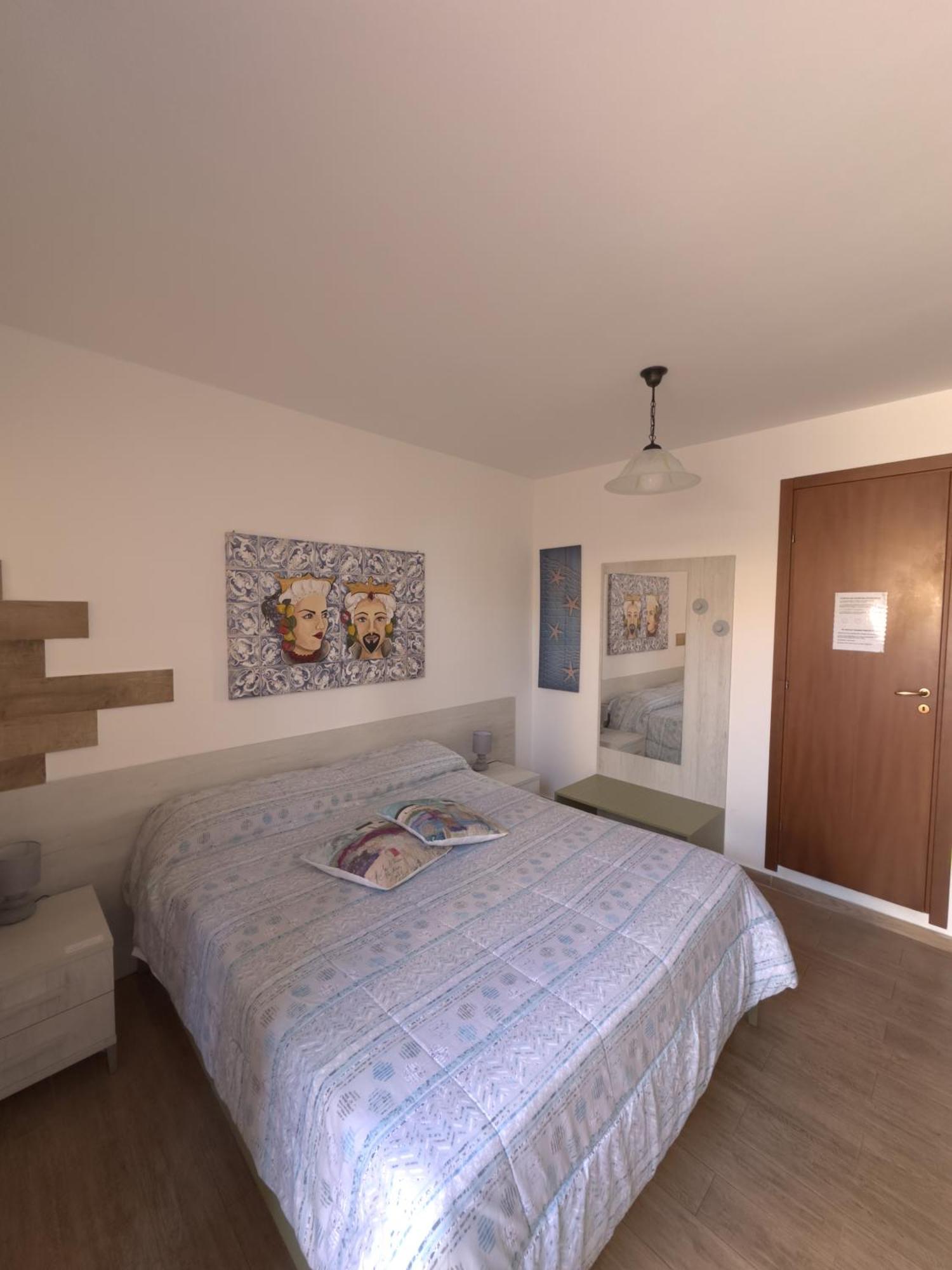 チェファル Mareblu Bed & Breakfast エクステリア 写真